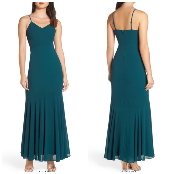 Lulus Dresses & Skirts - NWT Lulus Emerald Green V Neck Chiffon Dress